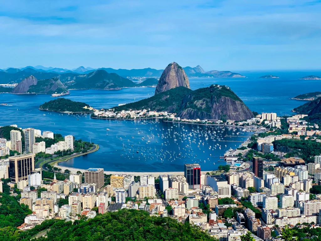 Vue panoramique de Rio de Janeiro, destination populaire pour un stage au Brésil