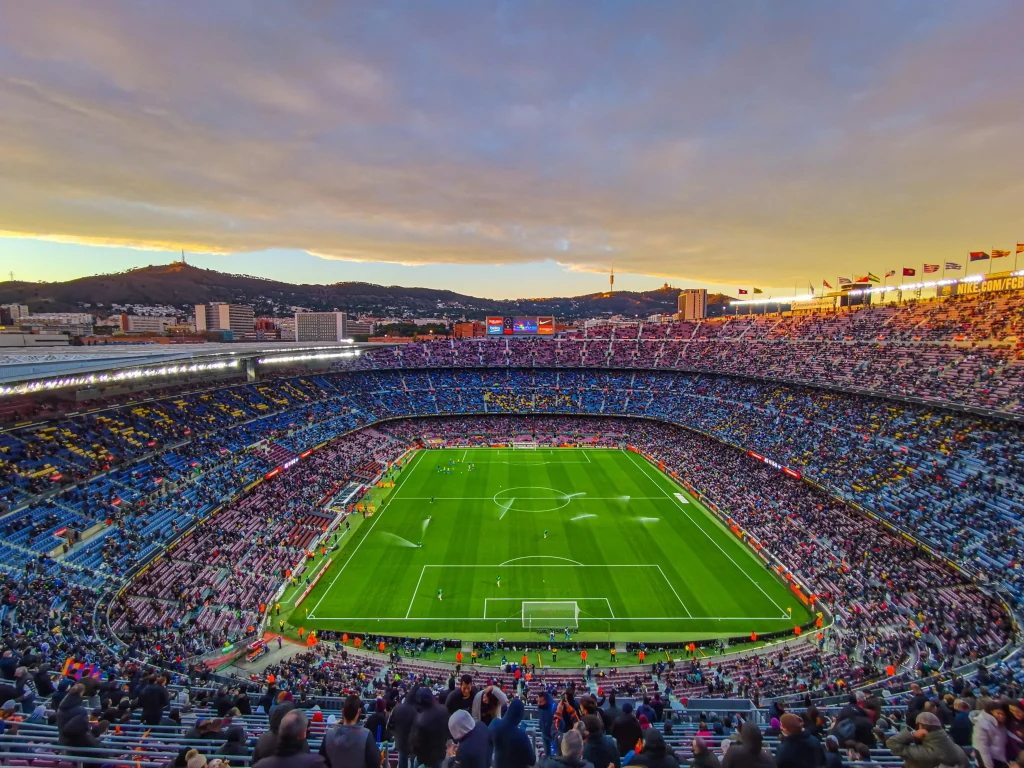 Vue du stade Camp Nou à Barcelone pendant un match de football du FC Barcelone.