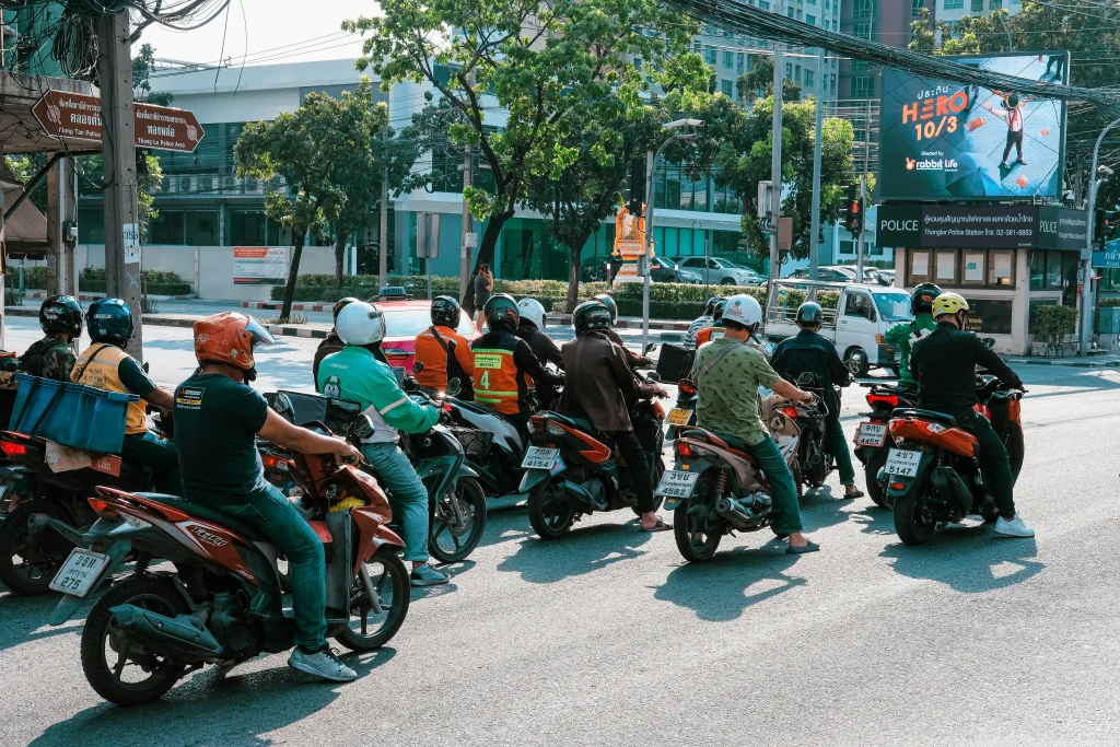 Groupe de scooters en Thaïlande