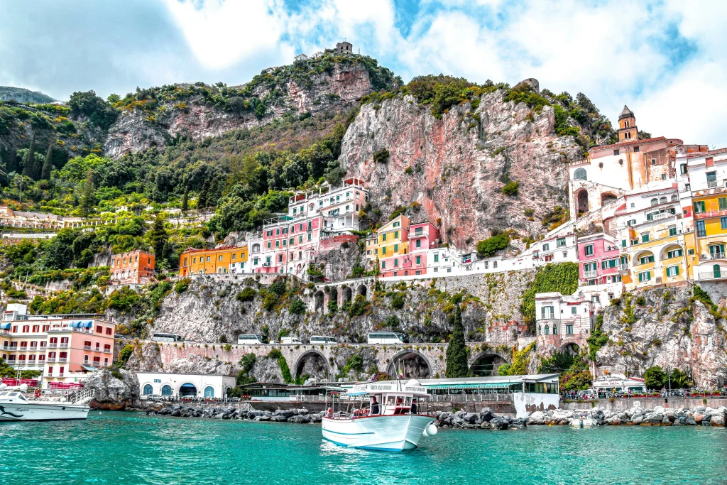 Luxury real estate opportunities on the Amalfi Coast for buying a property in Italy.