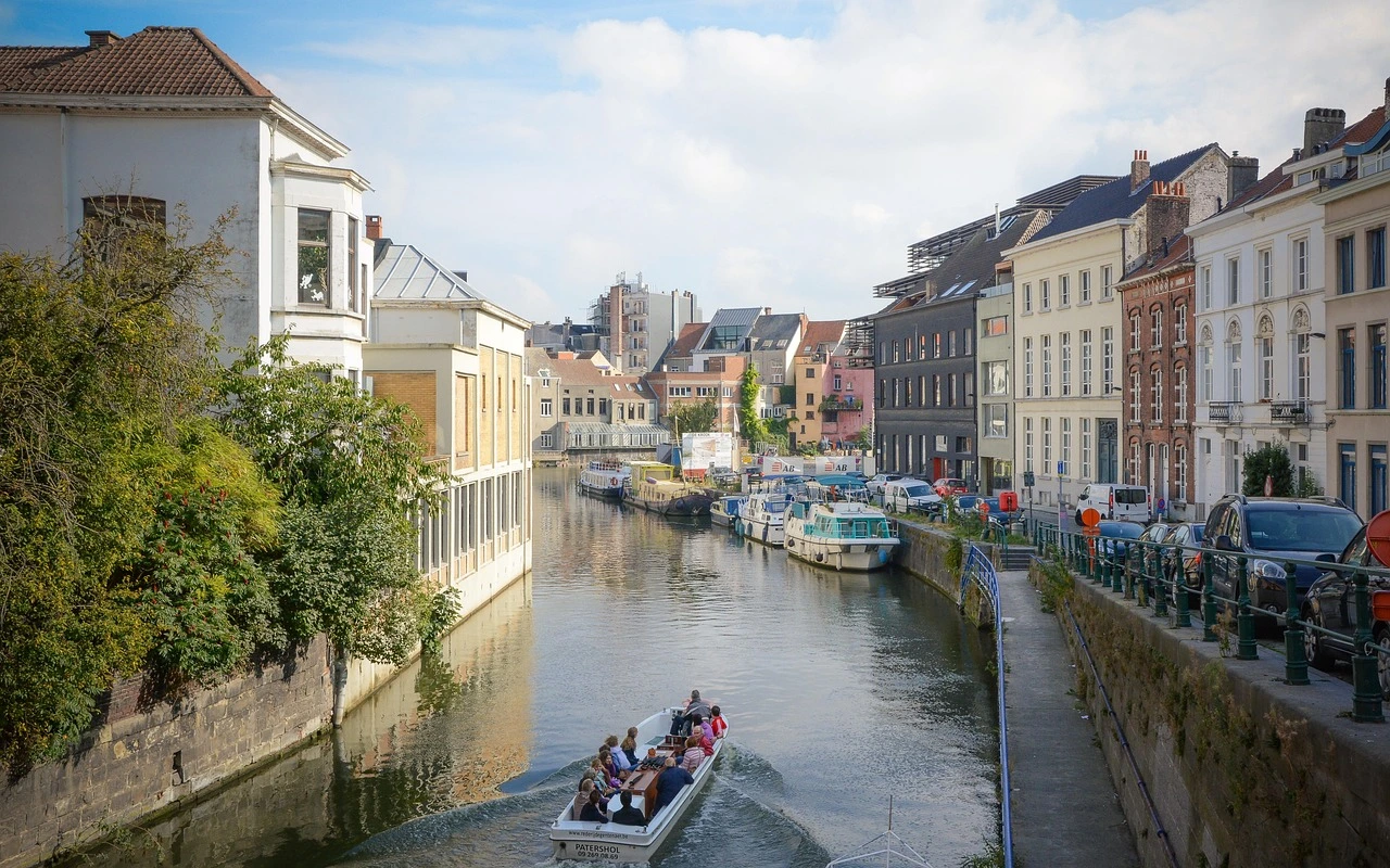 Ghent’s scenic canals and rental housing options, making renting in Belgium appealing for those seeking waterfront living.