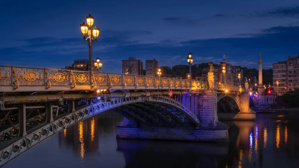 Pont de Fragnée in Liège, highlighting a dynamic rental market in Belgium, from modern apartments to classic residences.