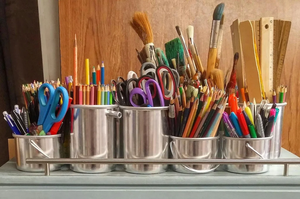 Schools for children in Austria- Material-expatis
