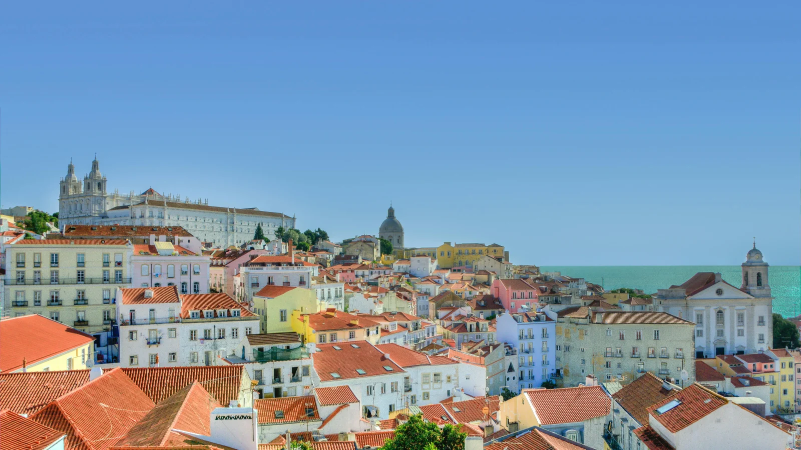 What to do in Lisbon? Discover Lisbon’s charm through its vibrant neighbourhoods, historic sites, scenic viewpoints, and delicious food experiences.