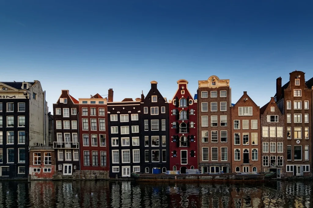 Traditional Dutch canal houses in Amsterdam's Oud-West, reflecting the neighborhood's blend of modern and historical charm making it a great place to stay in amsterdam.