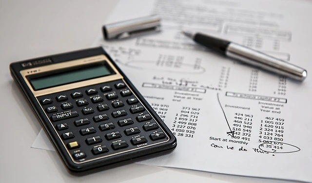 bank account in South Korea-Expatis-calculator and a pen on a financial sheet.