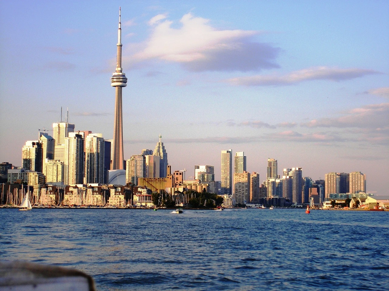 Toronto skyline with CN Tower at sunset, showcasing one of the best places to live in Canada with its vibrant city life and waterfront beauty.
