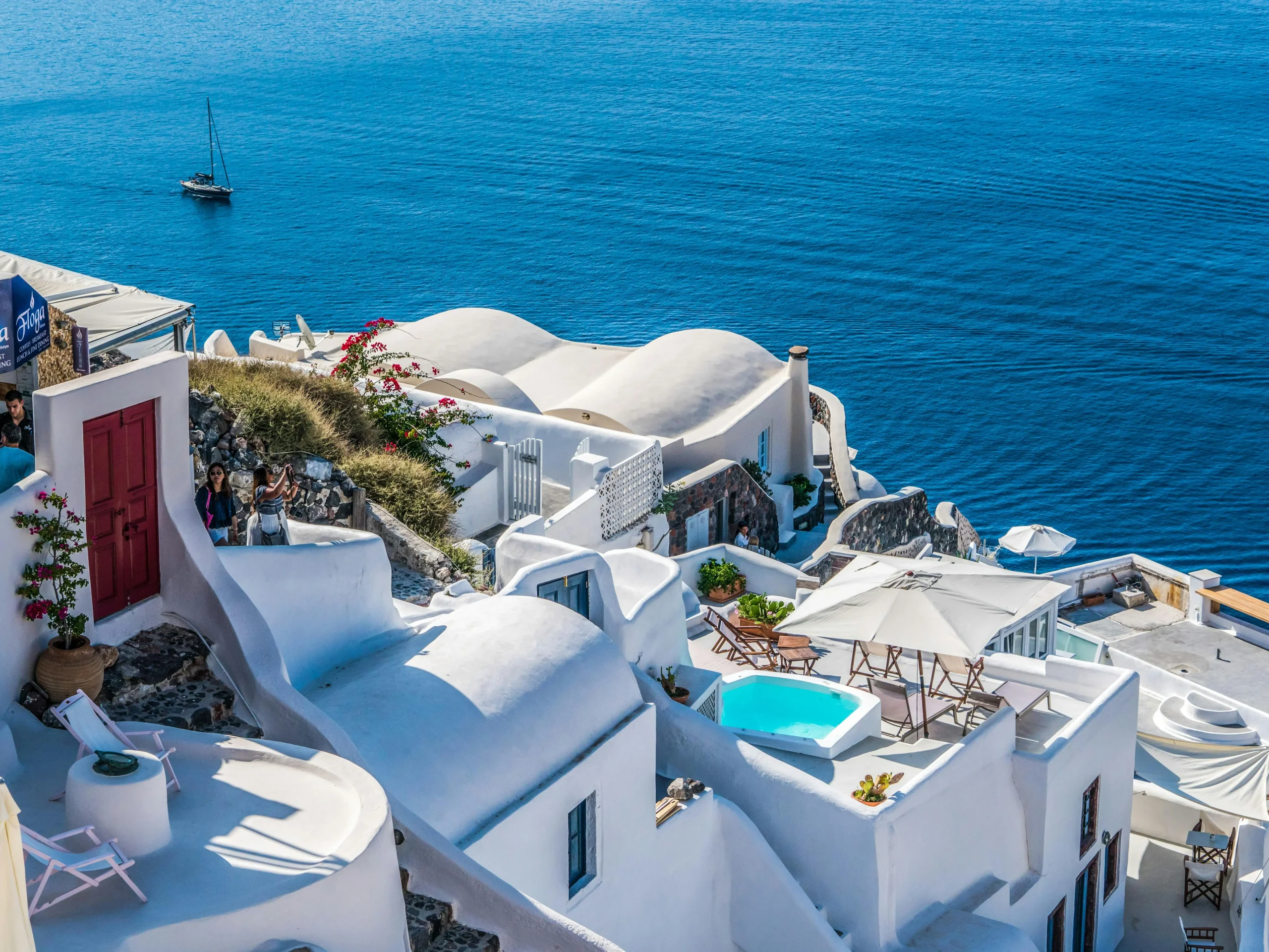 Moving to Greece in 2025: Costs, Visas and Life Tips